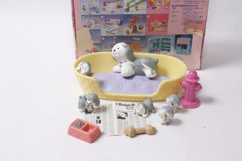 Rare Dot Eyes 1990s Japanese Littlest Pet Shop Mommy and Baby Puppies Playset ~